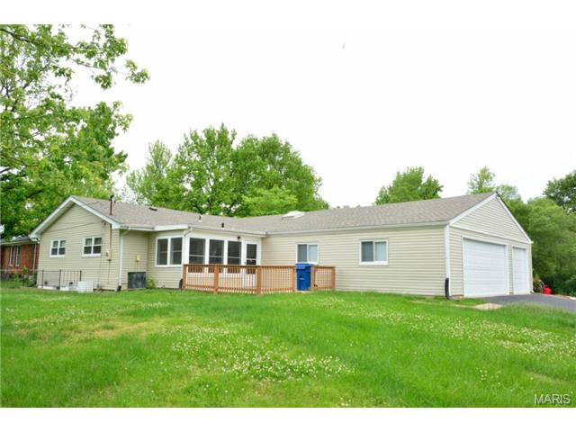 563 Kehrs Ml, Ballwin, MO 63011 photo 2