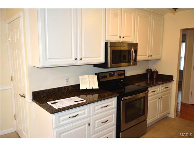 563 Kehrs Ml, Ballwin, MO 63011 photo 11