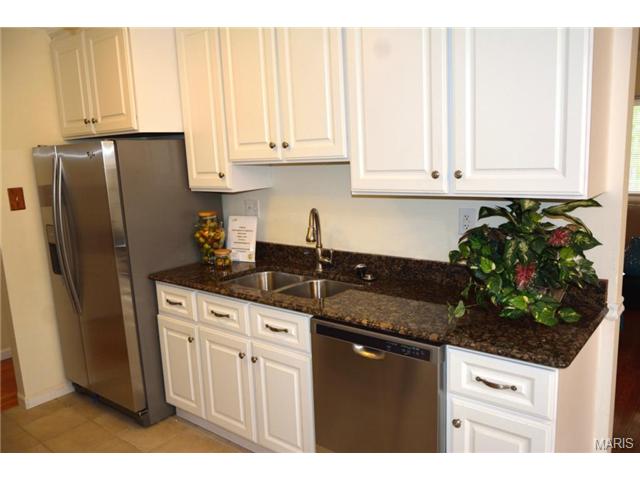 563 Kehrs Ml, Ballwin, MO 63011 photo 10