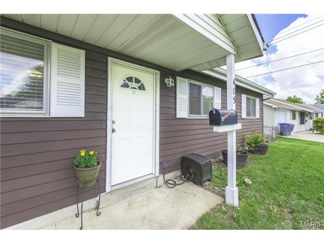 405 Saint Joseph Ave, O'fallon, MO 63366 photo 2