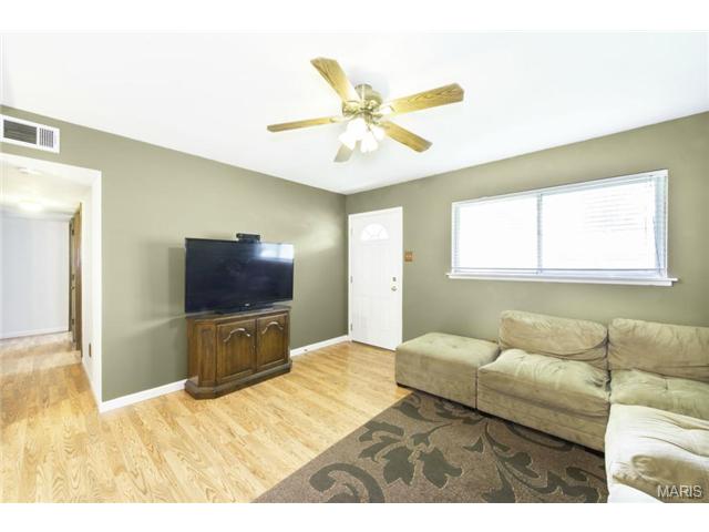 405 Saint Joseph Ave, O'fallon, MO 63366 photo 3
