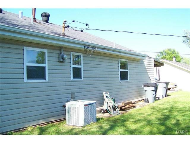 402 St John Dr, O'fallon, MO 63366 photo 10