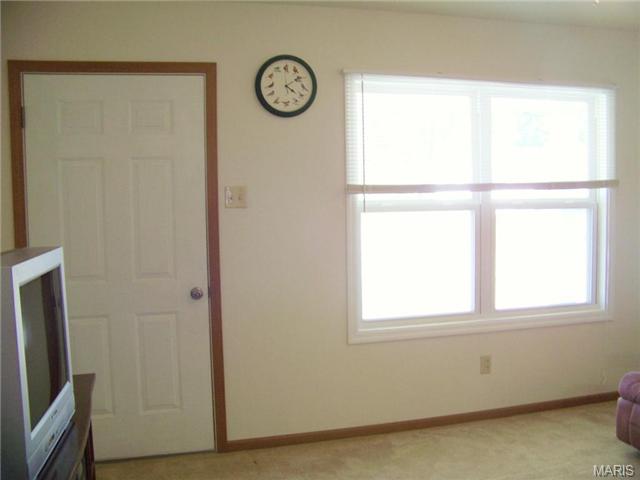 402 St John Dr, O'fallon, MO 63366 photo 2