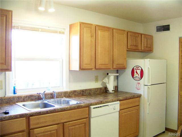 402 St John Dr, O'fallon, MO 63366 photo 4