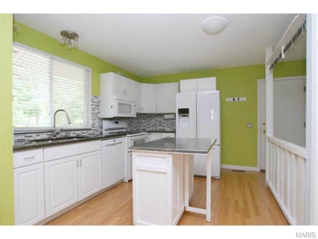 1013 Shadowoak, Ballwin, MO 63021 photo 6