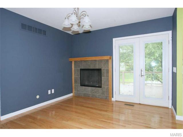 1013 Shadowoak, Ballwin, MO 63021 photo 2