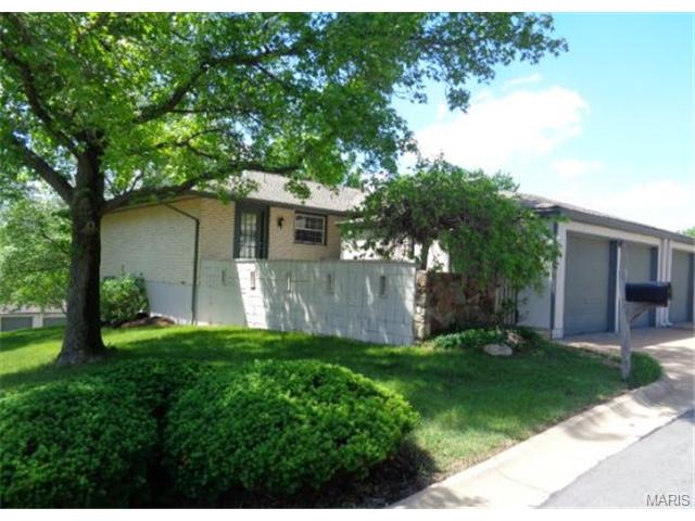 971 Barbizon Dr, Ballwin, MO 63021 photo 1