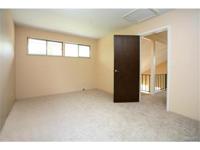 437 Far Hill Dr, Ballwin, MO 63021 photo 3