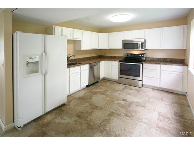 437 Far Hill Dr, Ballwin, MO 63021 photo 7