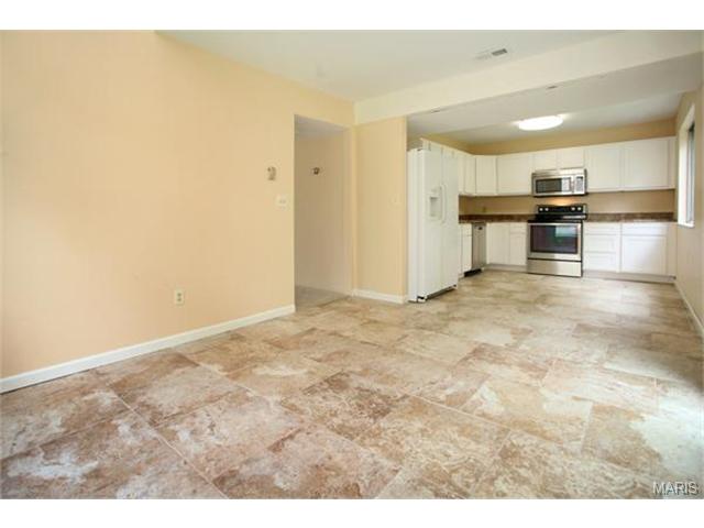 437 Far Hill Dr, Ballwin, MO 63021 photo 5