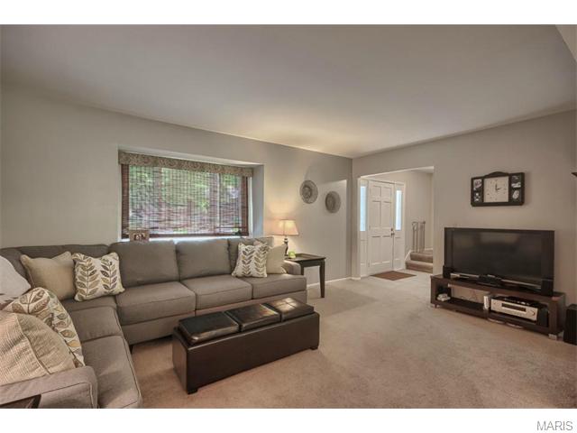615 Wynn Pl, Ballwin, MO 63021 photo 3