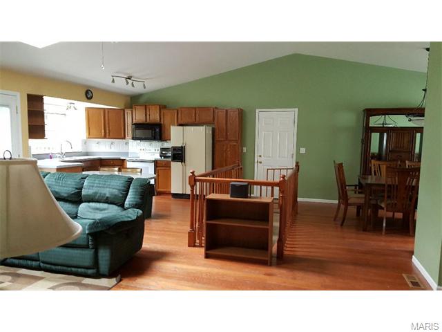 437 Melanie Mdws, Ballwin, MO 63021 photo 6