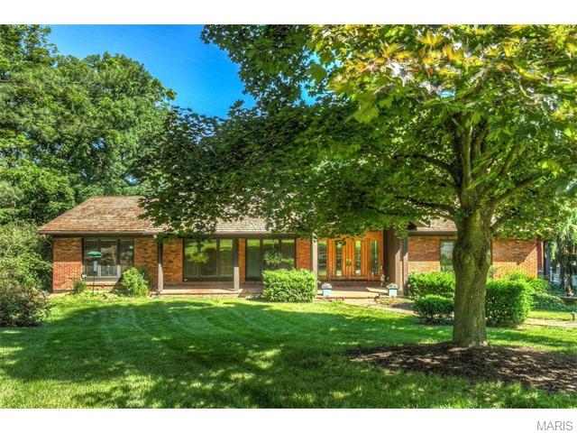 555 High Meadow Rd, Saint Louis, MO 63131 photo 1