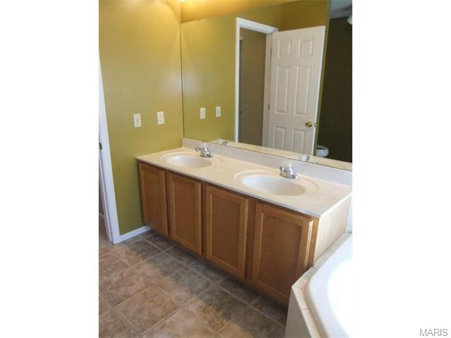 1411 Amber Wave Dr, O'fallon, MO 63366 photo 8