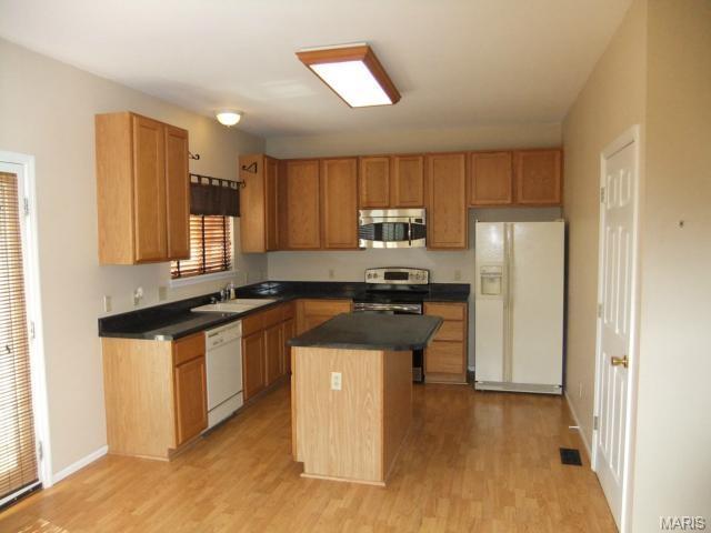 1411 Amber Wave Dr, O'fallon, MO 63366 photo 4