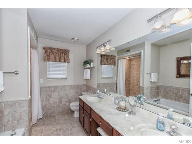 226 Arbor Crst, Ballwin, MO 63021 photo 24