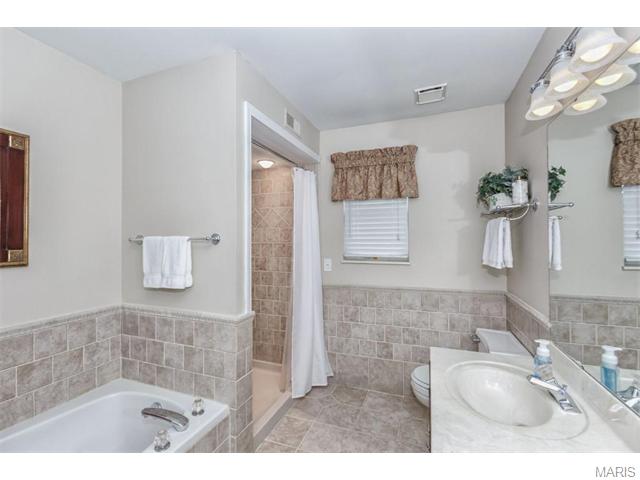 226 Arbor Crst, Ballwin, MO 63021 photo 25