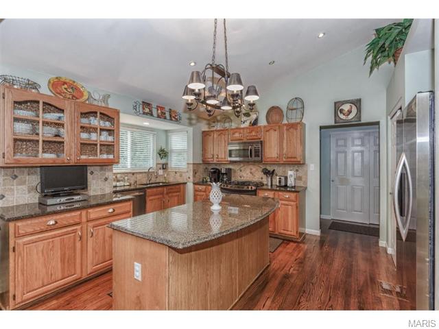 226 Arbor Crst, Ballwin, MO 63021 photo 3