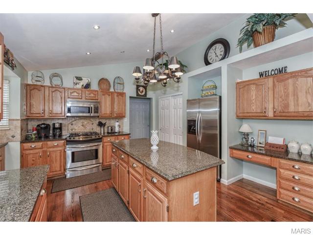 226 Arbor Crst, Ballwin, MO 63021 photo 4