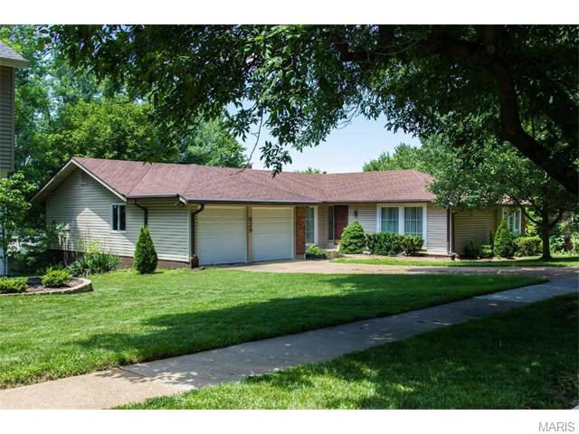 629 Spring Mdws, Ballwin, MO 63011 photo 1