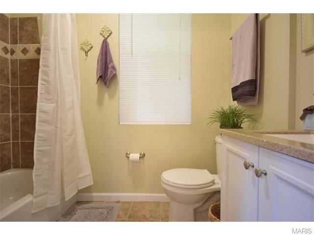 5220 Gresham Ave, Saint Louis, MO 63109 photo 9