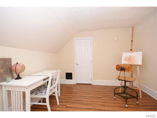 5220 Gresham Ave, Saint Louis, MO 63109 photo 11