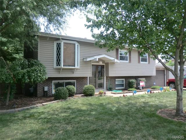 1870 Lone Pine Dr, Arnold, MO 63010 photo 1