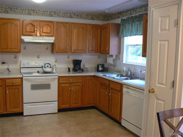 1462 Chambers Dr, O'fallon, MO 63366 photo 9