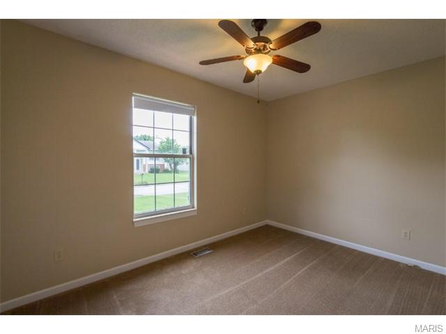 607 Chapparal Dr, O'fallon, MO 63368 photo 8