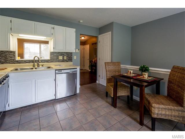 607 Chapparal Dr, O'fallon, MO 63368 photo 3