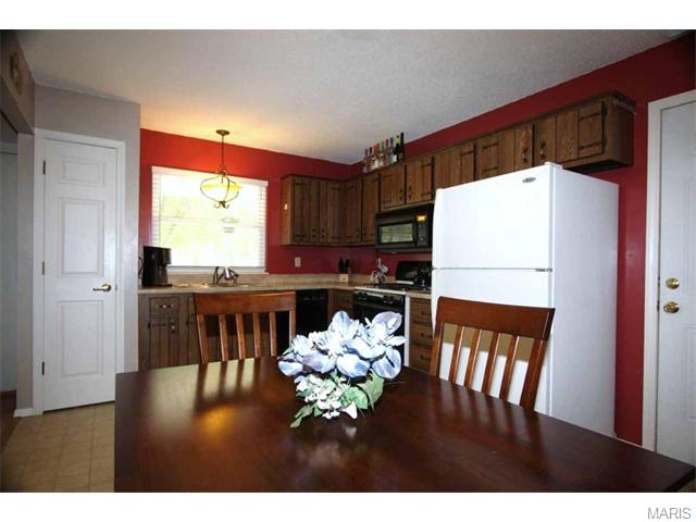 703 Trudy Ln, O'fallon, MO 63366 photo 3