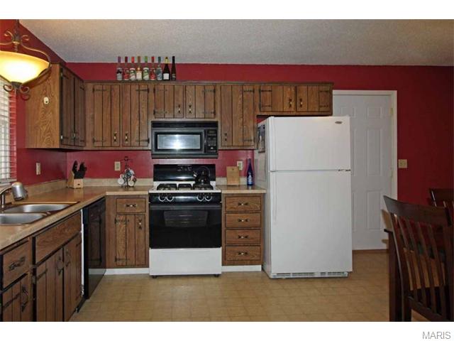 703 Trudy Ln, O'fallon, MO 63366 photo 4