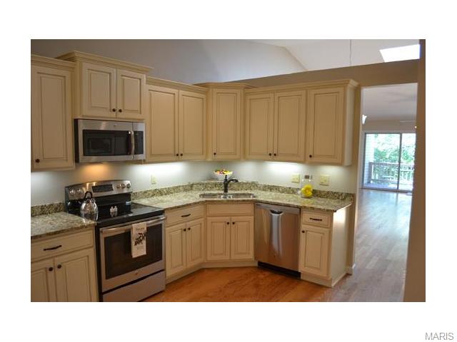 863 Woodside Trails Dr, Ballwin, MO 63021 photo 2
