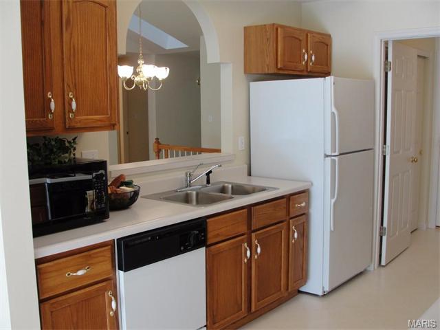 533 Galway Dr, O'fallon, MO 63366 photo 9