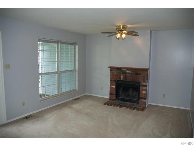 824 White Picket Ln, Ballwin, MO 63021 photo 8