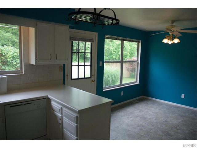 824 White Picket Ln, Ballwin, MO 63021 photo 4