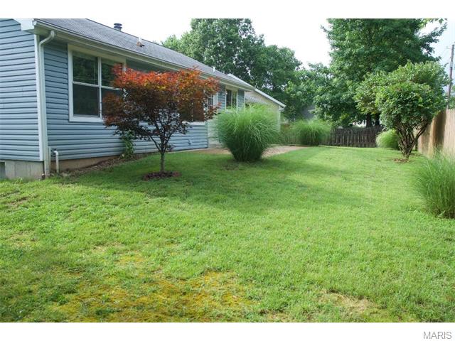 824 White Picket Ln, Ballwin, MO 63021 photo 2