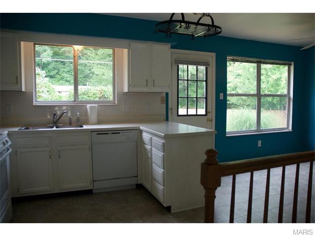 824 White Picket Ln, Ballwin, MO 63021 photo 5