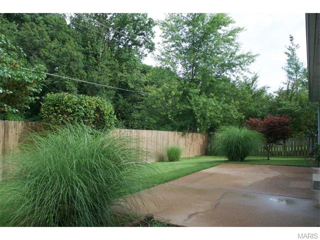 824 White Picket Ln, Ballwin, MO 63021 photo 15