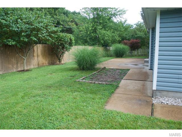 824 White Picket Ln, Ballwin, MO 63021 photo 17