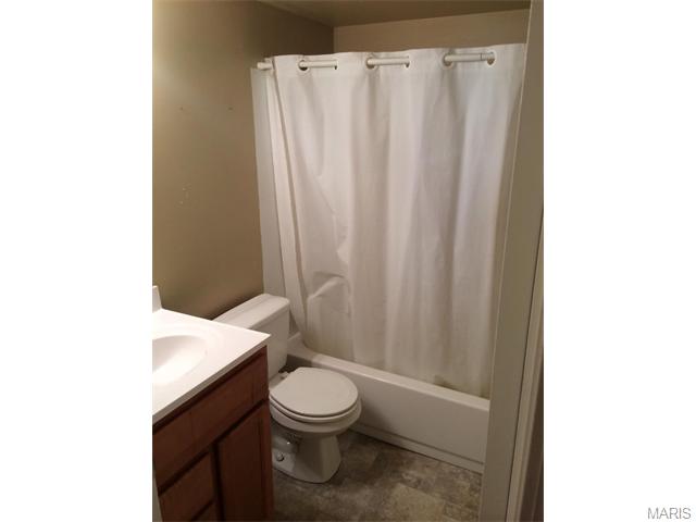 514 Eggering Dr, O'fallon, MO 63366 photo 8