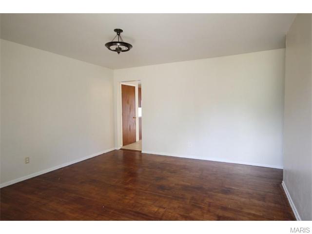 1111 Dauphine, Ballwin, MO 63011 photo 2