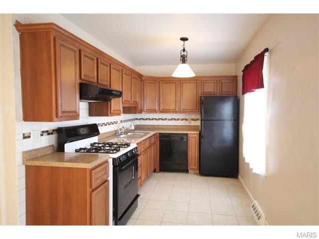 1111 Dauphine, Ballwin, MO 63011 photo 5