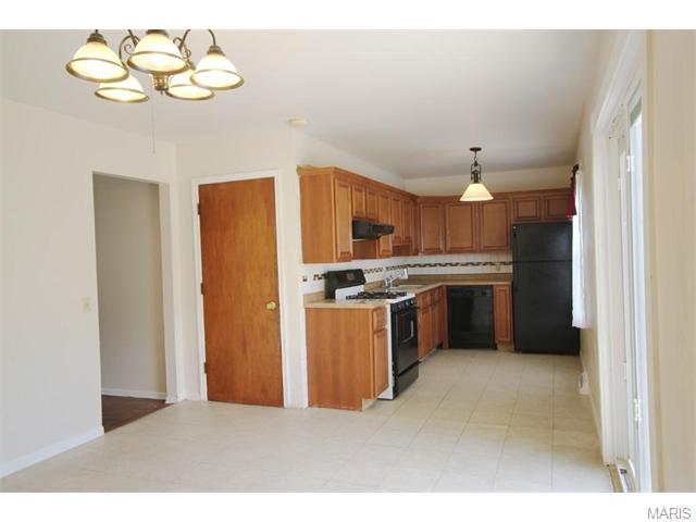 1111 Dauphine, Ballwin, MO 63011 photo 4