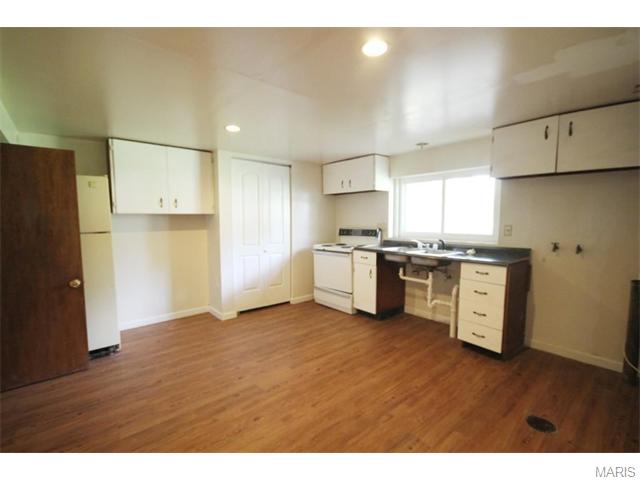 1111 Dauphine, Ballwin, MO 63011 photo 10