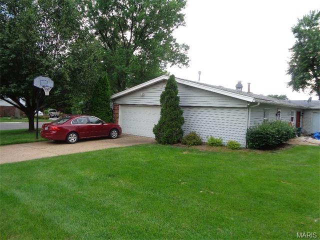 205 Clear Mdws, Ballwin, MO 63011 photo 2