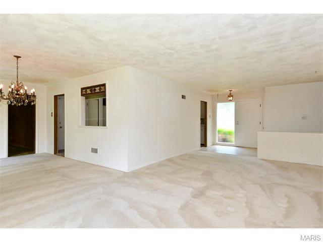 12 Harneywold Dr, Saint Louis, MO 63136 photo 5