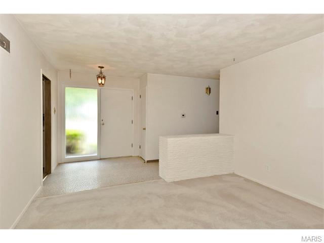 12 Harneywold Dr, Saint Louis, MO 63136 photo 3