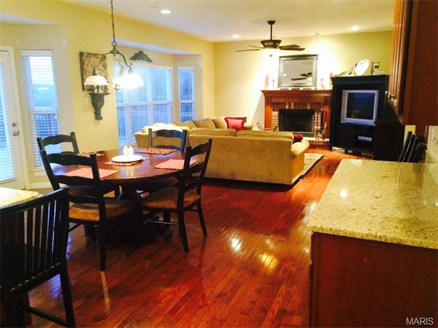 560 Bluffs View Ct, Eureka, MO 63025 photo 7