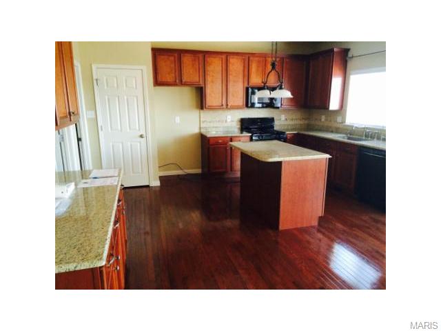 560 Bluffs View Ct, Eureka, MO 63025 photo 8